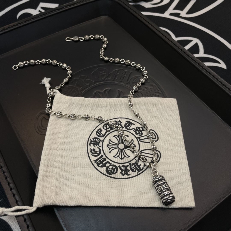 Ch*0me He**ts necklaces